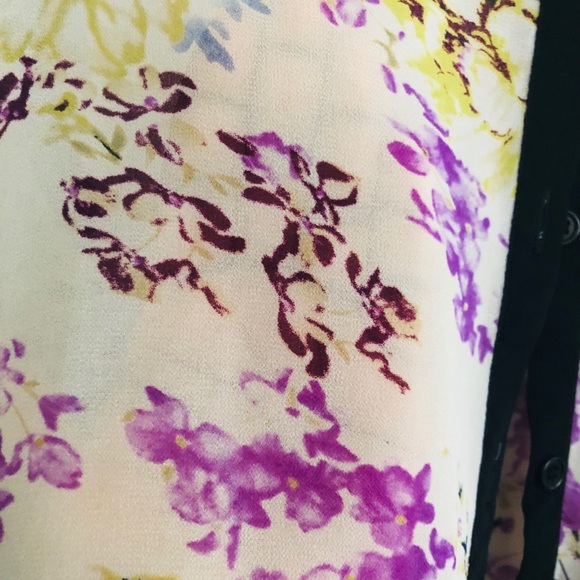 Forever 21 Womens Blouse Size Medium White Black Purple Floral Button Up Top - Picture 3 of 4